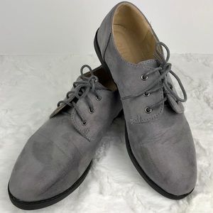 Gray Faux Suede Lace-Up Oxfords | Ollio | size 9